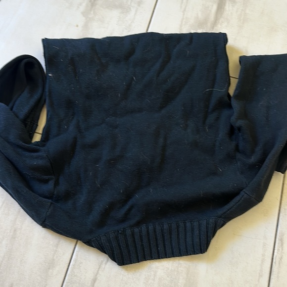 Black sweater - Picture 3 of 3